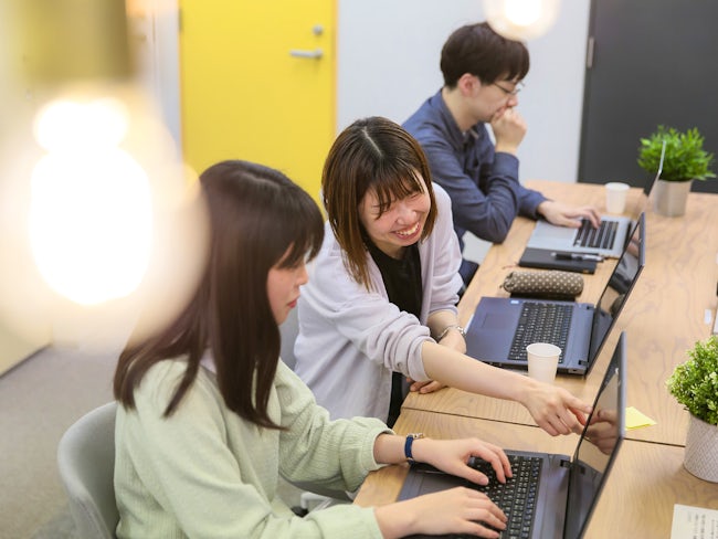 面接では、「どんな仕事がやりたいか」「どんなエンジニアになりたいか」を聞き取り、それが会社とマッチするかを確認します。 まずはカジュアルに話す場を設け、その後選考に進むかを判断して頂いても構いません。